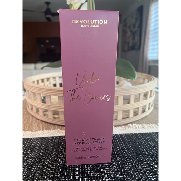 REVOLUTION UNDE THE COVERS REED DIFFUSER FLORAL PINK PEPPER & PATCHOULI NIB - Picture 4 of 4
